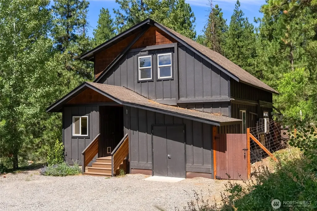 32 Crabapple Road Winthrop WA 98862