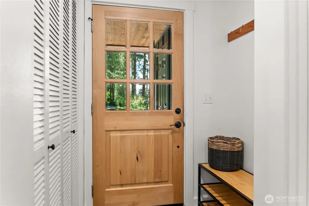 32 Crabapple Road Winthrop WA 98862