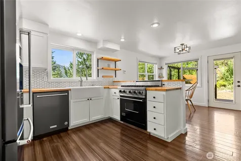 32 Crabapple Road Winthrop WA 98862
