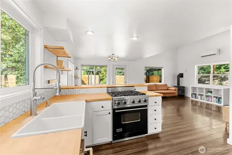 32 Crabapple Road Winthrop WA 98862