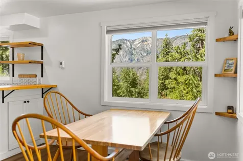 32 Crabapple Road Winthrop WA 98862