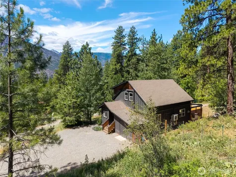32 Crabapple Road Winthrop WA 98862