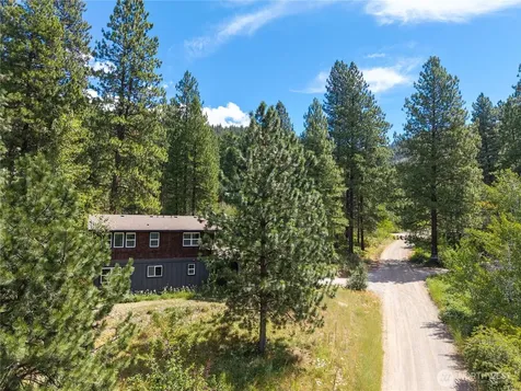 32 Crabapple Road Winthrop WA 98862