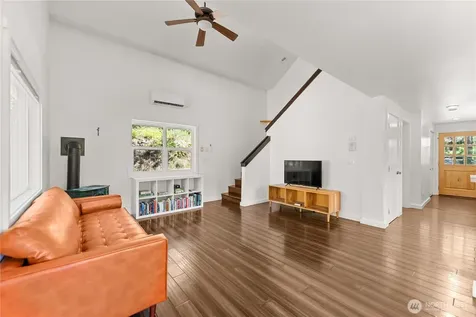 32 Crabapple Road Winthrop WA 98862
