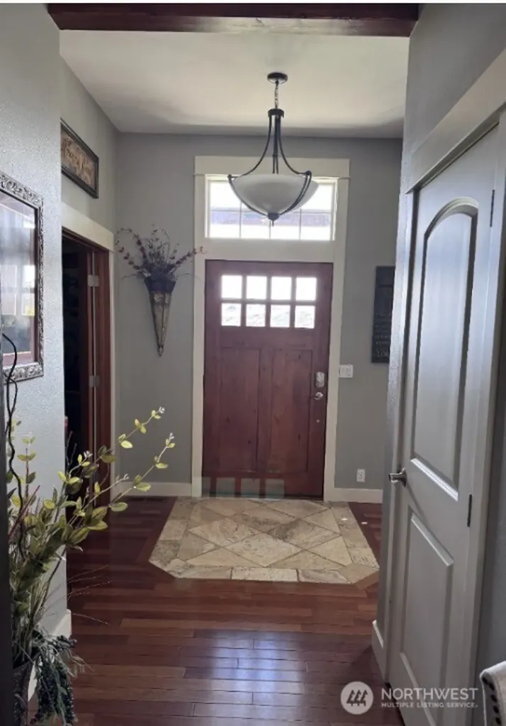 901 Hollow Creek Lane Yakima WA 98908