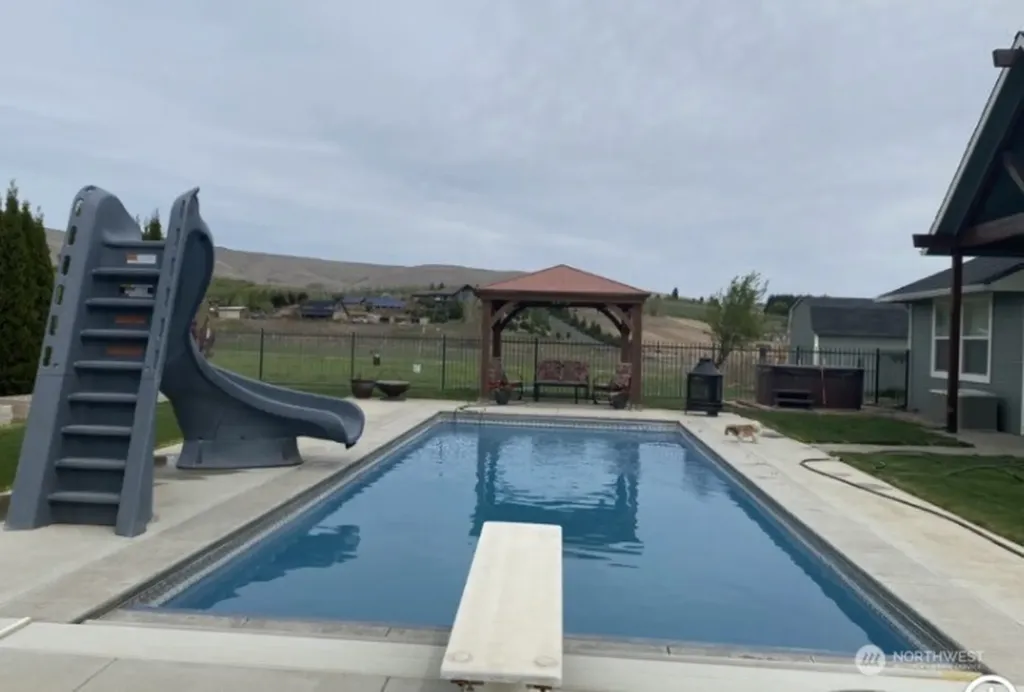 901 Hollow Creek Lane Yakima WA 98908