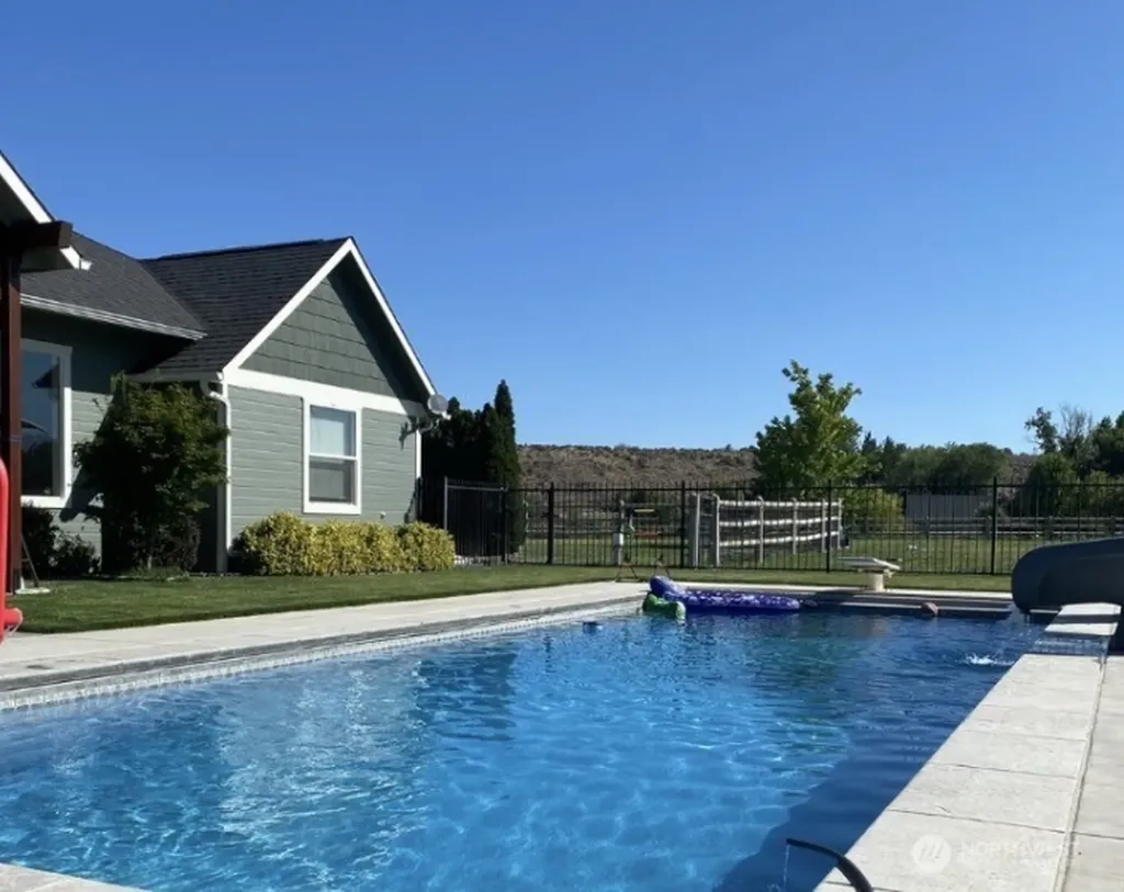 901 Hollow Creek Lane Yakima WA 98908