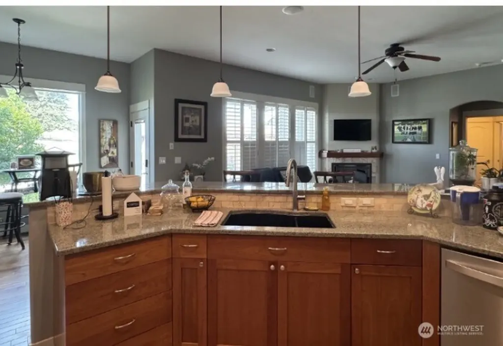 901 Hollow Creek Lane Yakima WA 98908