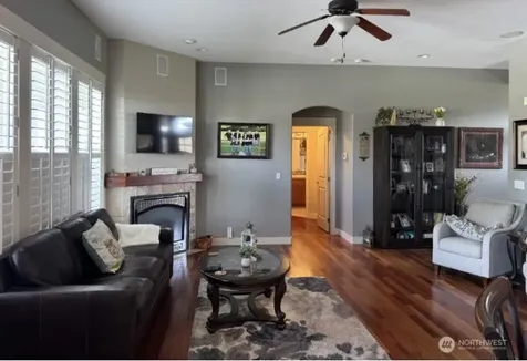 901 Hollow Creek Lane Yakima WA 98908