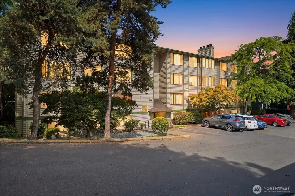 9512 1st Avenue NE Seattle WA 98115