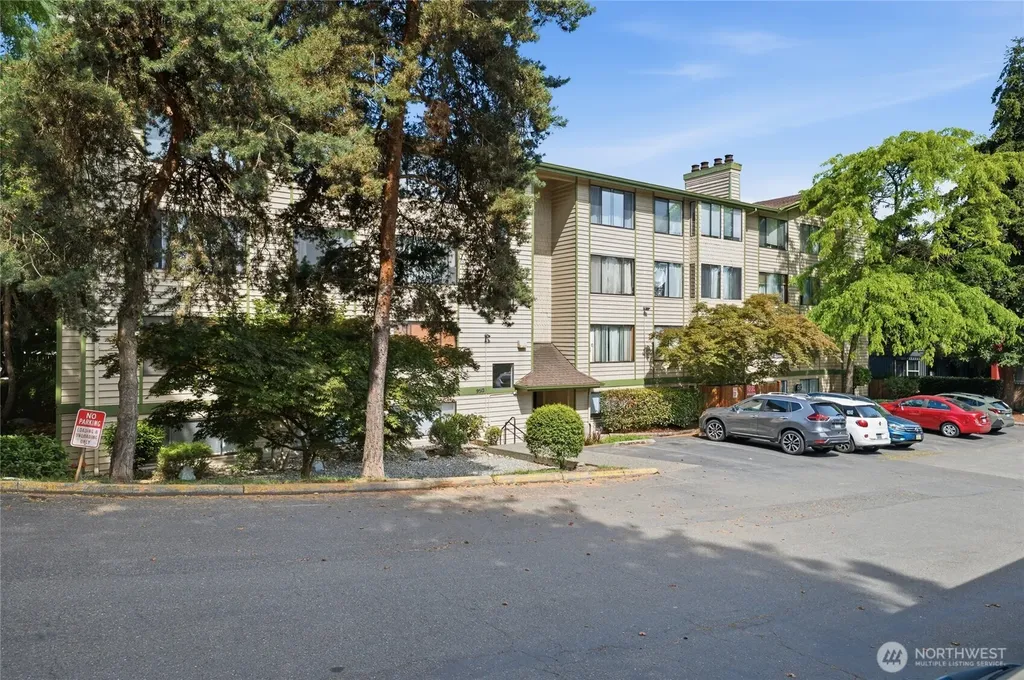 9512 1st Avenue NE Seattle WA 98115