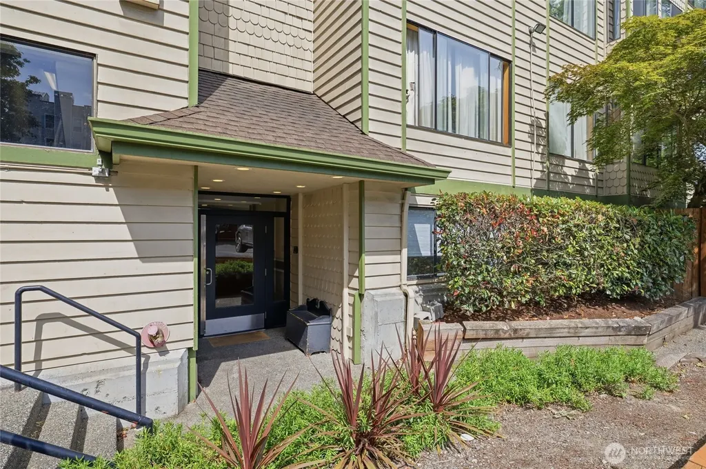 9512 1st Avenue NE Seattle WA 98115