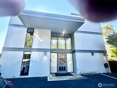4561 Lake Washington Boulevard NE Kirkland WA 98033