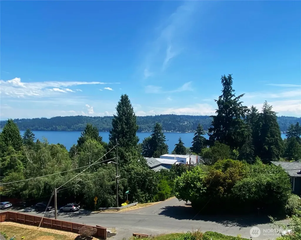 12321 42nd Avenue NE Seattle WA 98125