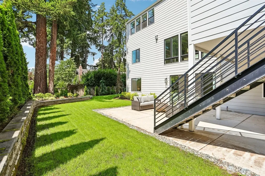 3072 106th Street SE Bellevue WA 98004