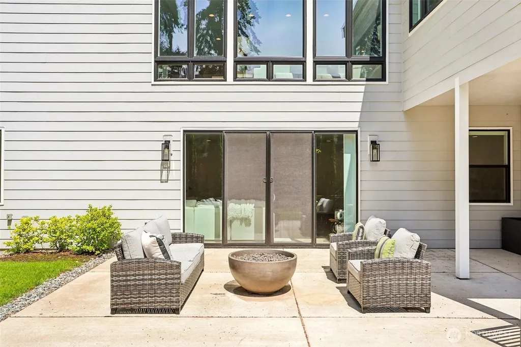 3072 106th Street SE Bellevue WA 98004