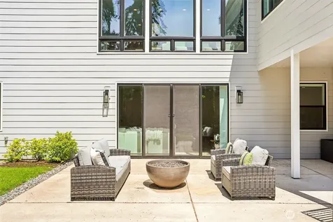 3072 106th Street SE Bellevue WA 98004