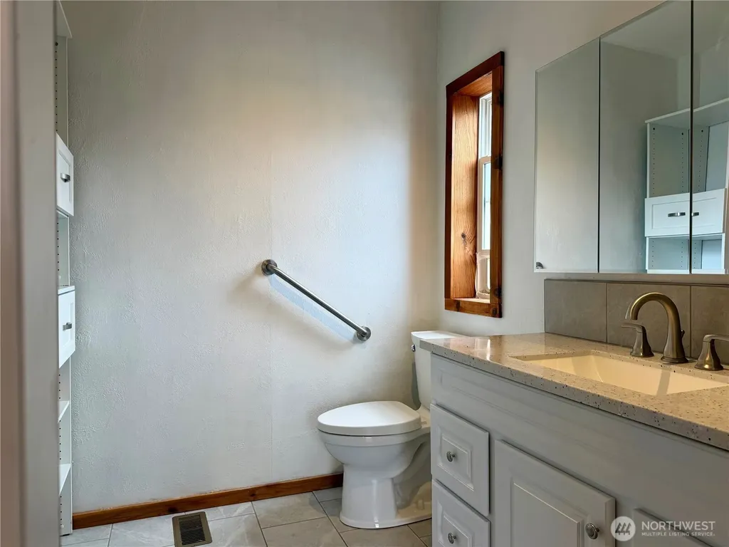 222 Maple Avenue NW Napavine WA 98565