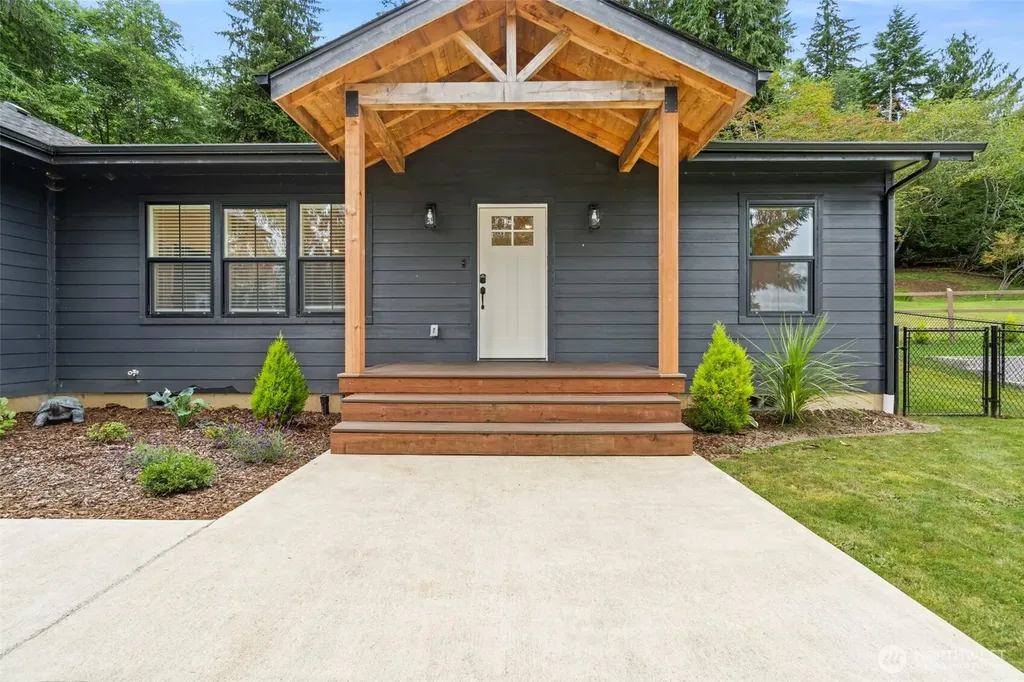 763 Harrison Avenue Raymond WA 98577