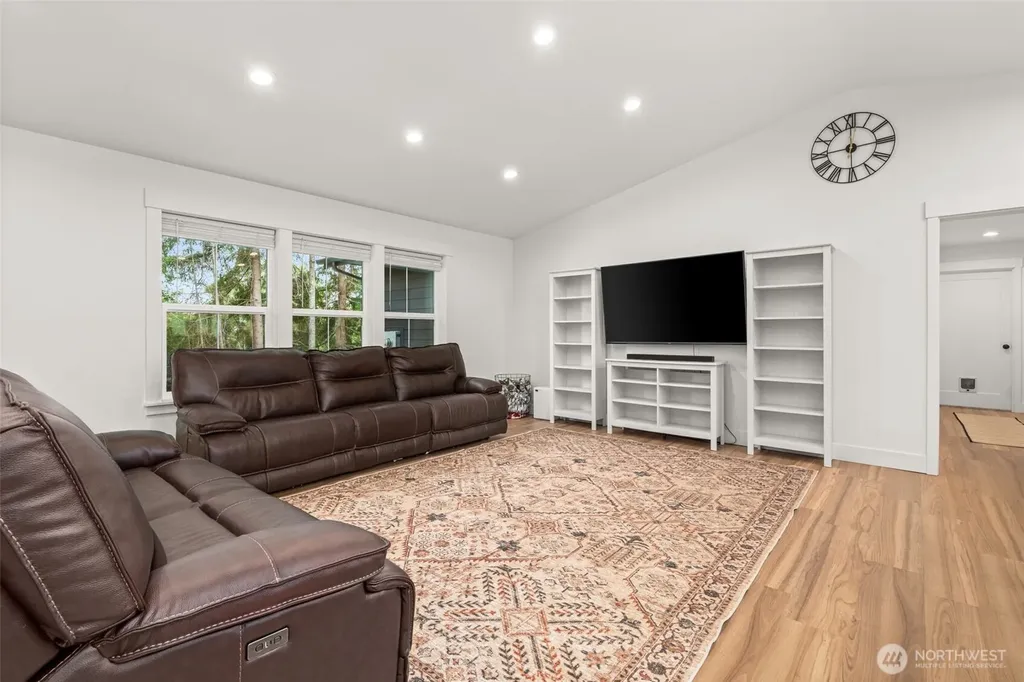 763 Harrison Avenue Raymond WA 98577