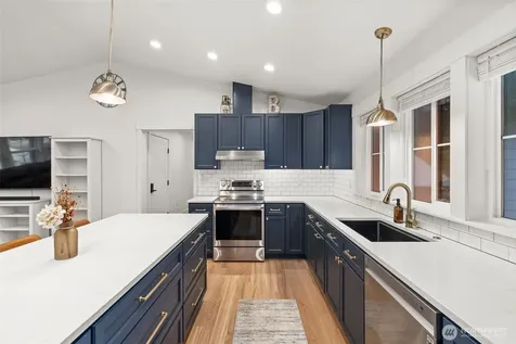 763 Harrison Avenue Raymond WA 98577