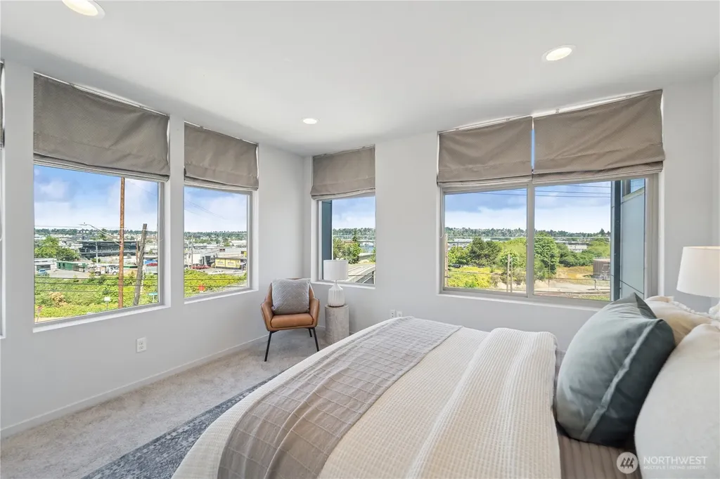 3865 Gilman Avenue W Seattle WA 98199