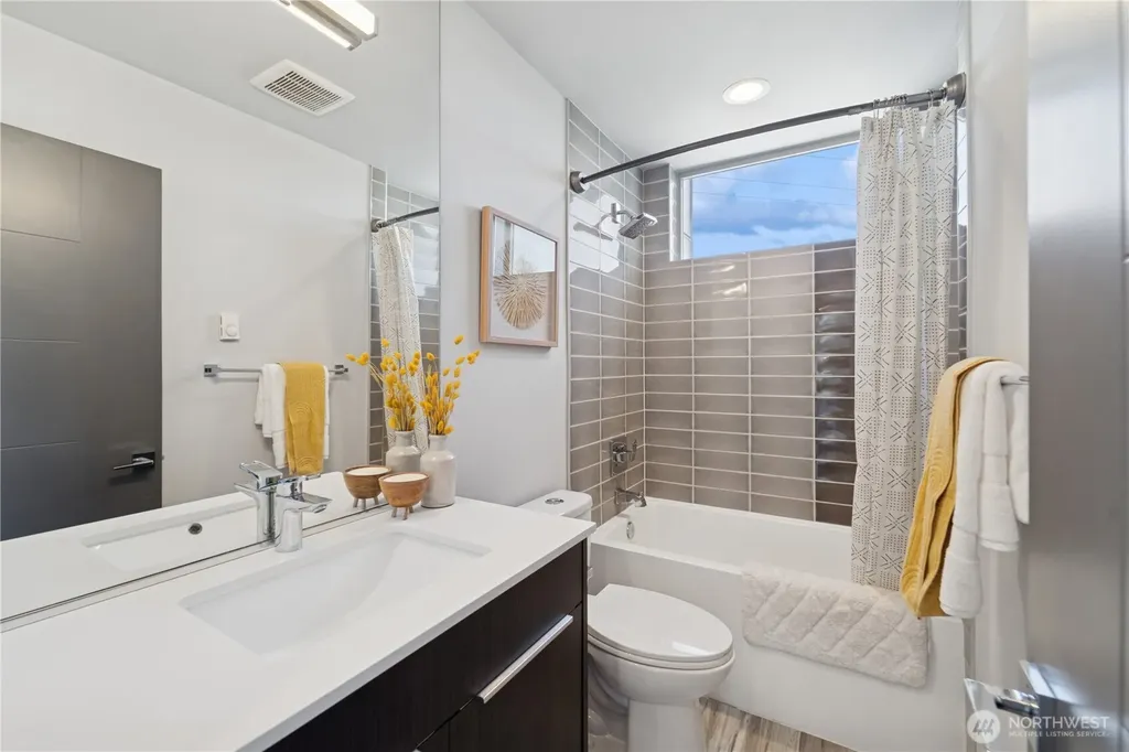 3865 Gilman Avenue W Seattle WA 98199