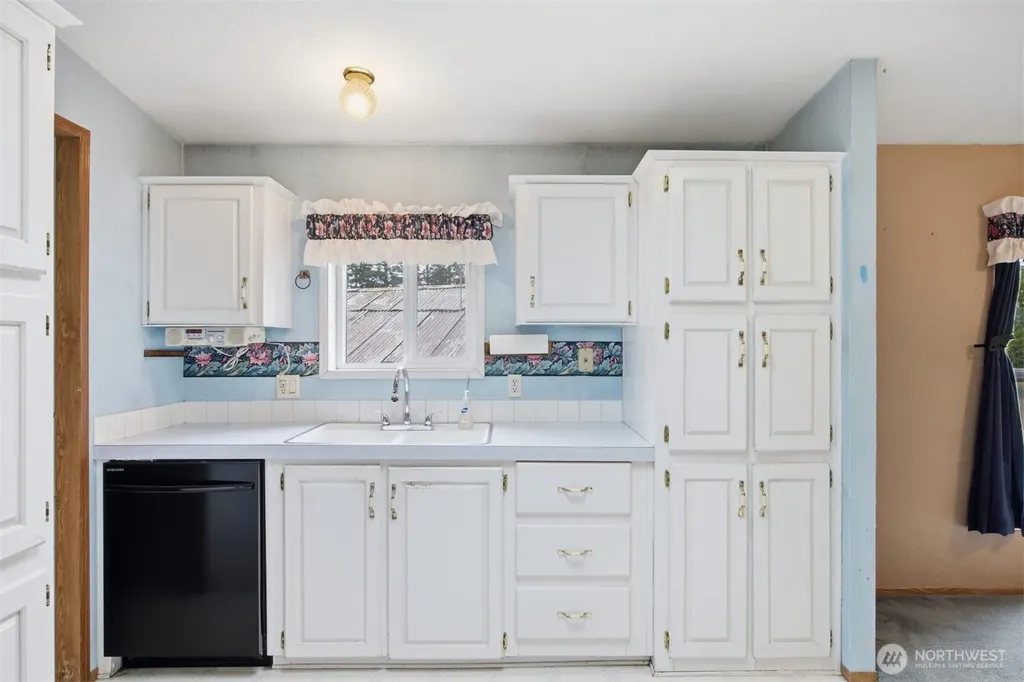 3908 Holtzheimer Trail Blaine WA 98230