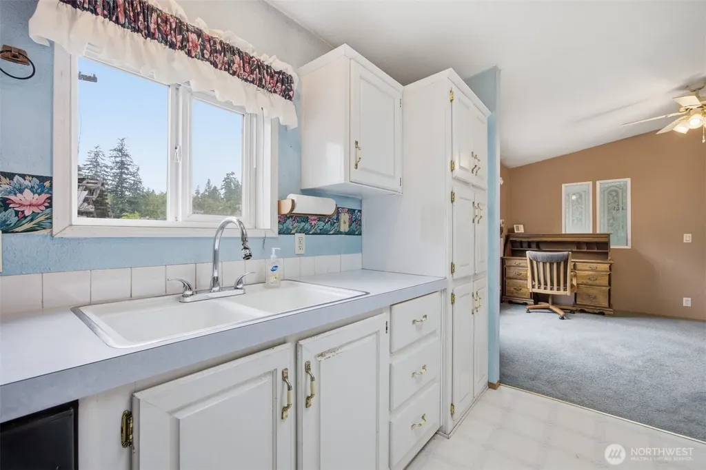 3908 Holtzheimer Trail Blaine WA 98230