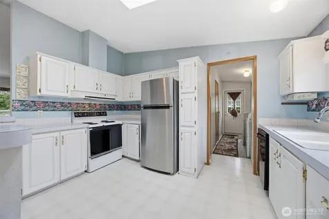 3908 Holtzheimer Trail Blaine WA 98230