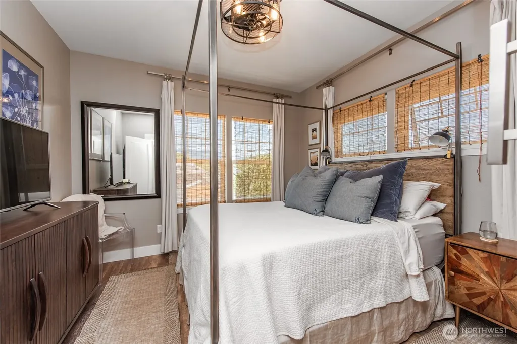 814 Caroline Street Port Angeles WA 98362