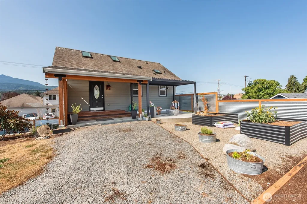 814 Caroline Street Port Angeles WA 98362