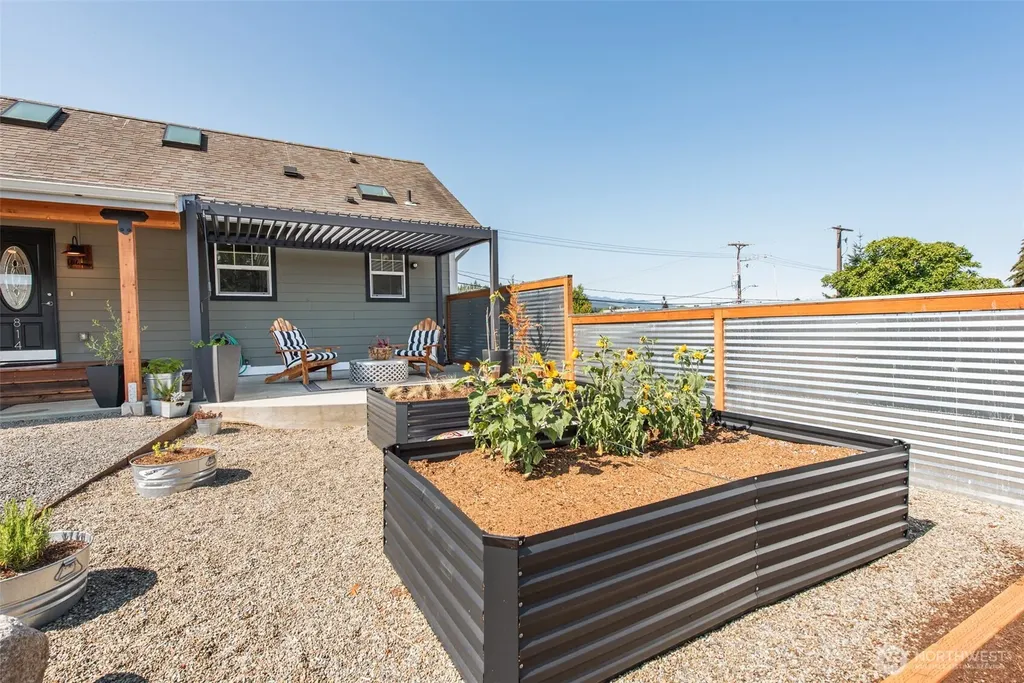 814 Caroline Street Port Angeles WA 98362