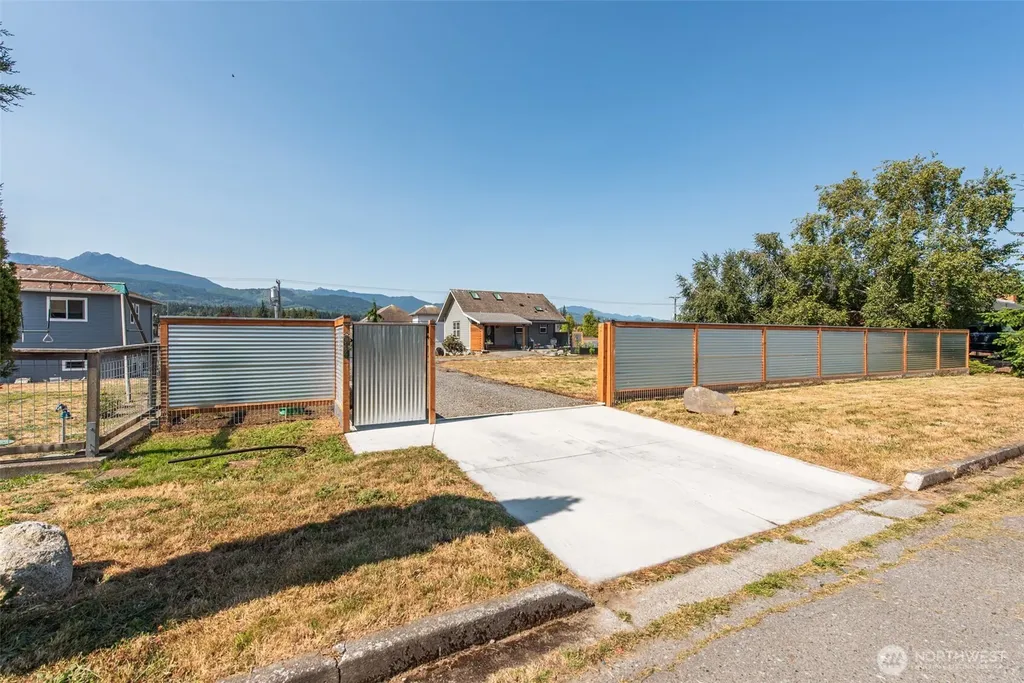 814 Caroline Street Port Angeles WA 98362