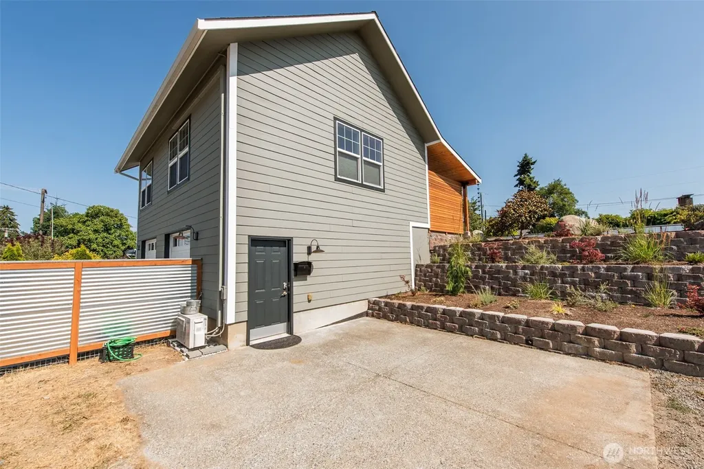 814 Caroline Street Port Angeles WA 98362