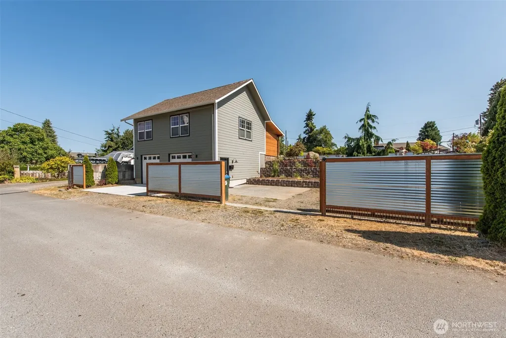 814 Caroline Street Port Angeles WA 98362