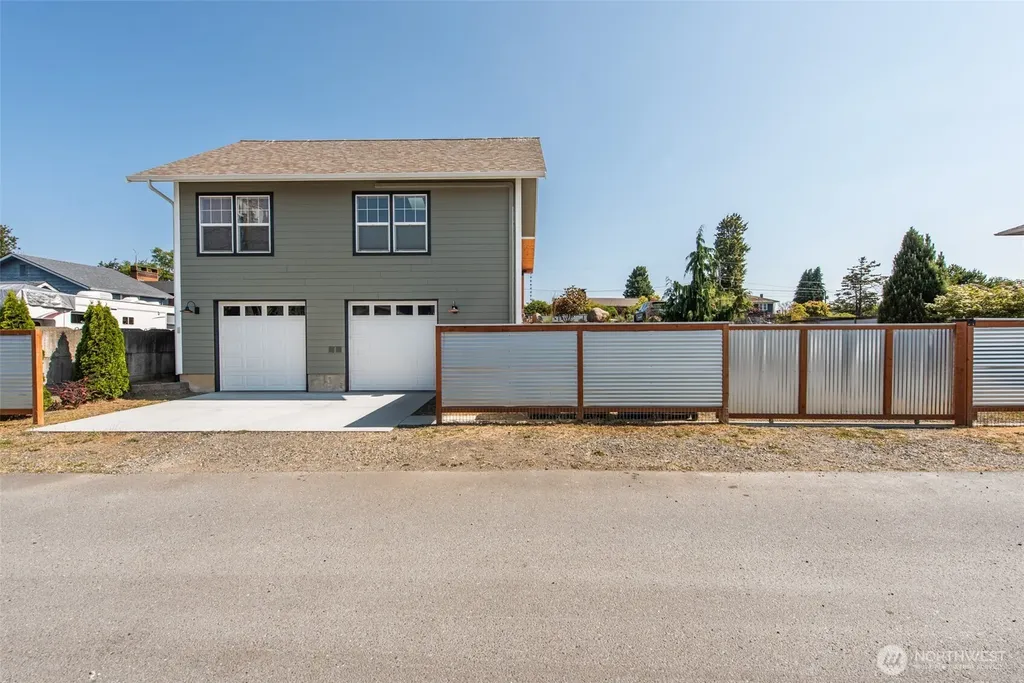 814 Caroline Street Port Angeles WA 98362