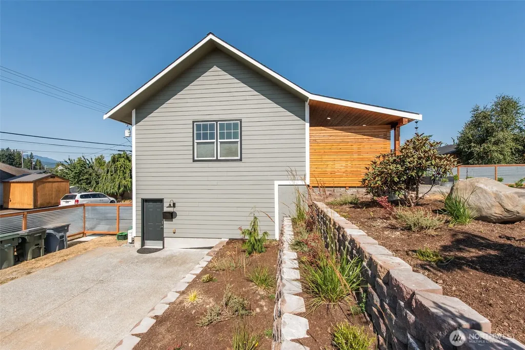 814 Caroline Street Port Angeles WA 98362