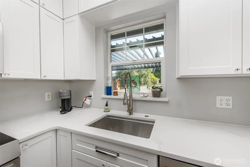 814 Caroline Street Port Angeles WA 98362