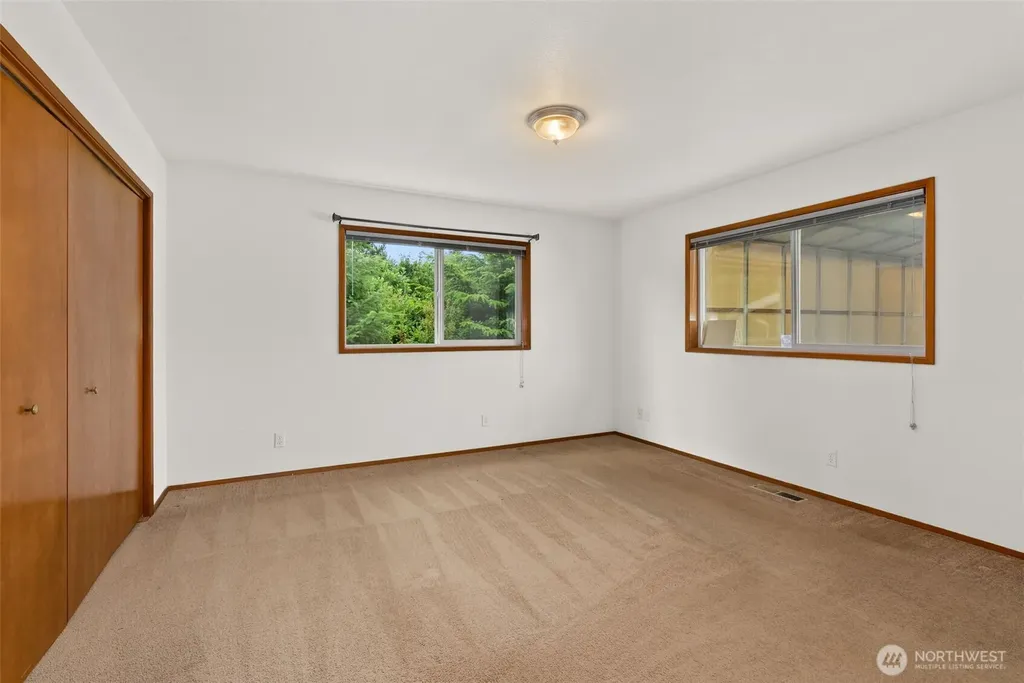 526 Sunset Avenue NE Ocean Shores WA 98569