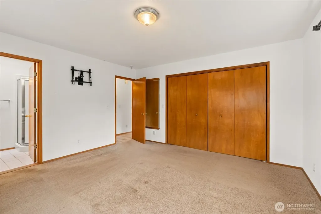 526 Sunset Avenue NE Ocean Shores WA 98569
