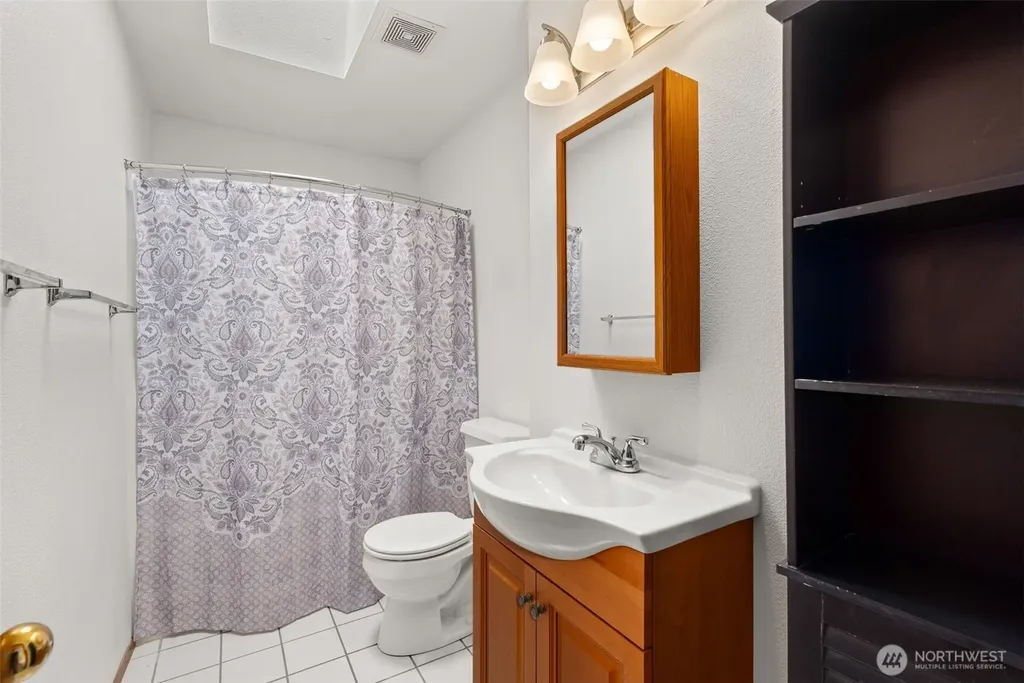526 Sunset Avenue NE Ocean Shores WA 98569