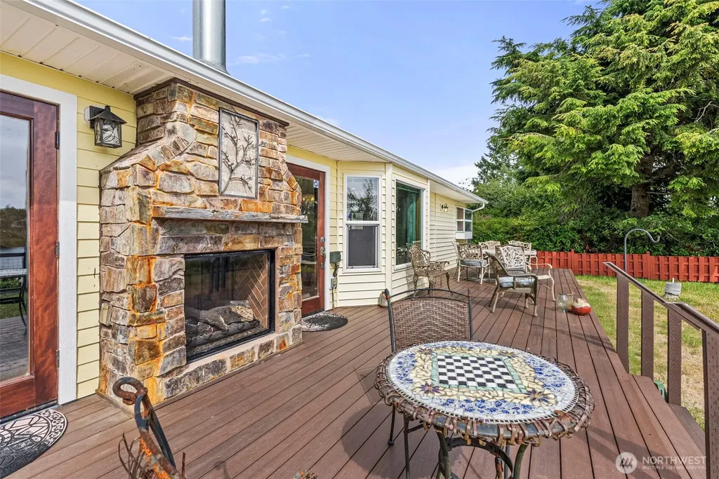 526 Sunset Avenue NE Ocean Shores WA 98569