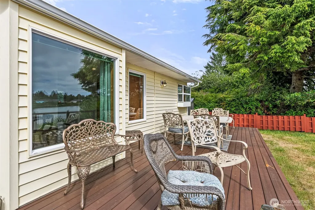 526 Sunset Avenue NE Ocean Shores WA 98569