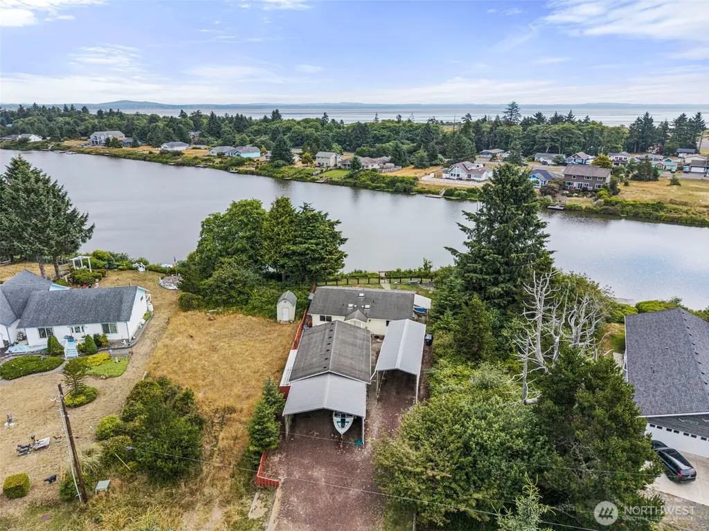 526 Sunset Avenue NE Ocean Shores WA 98569