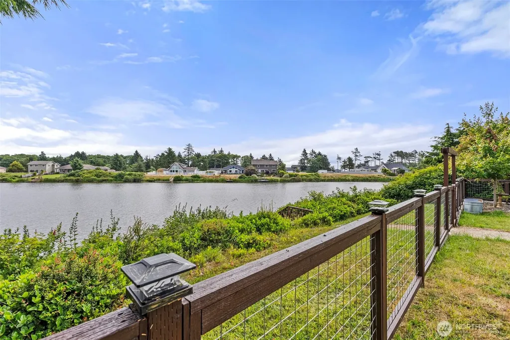 526 Sunset Avenue NE Ocean Shores WA 98569