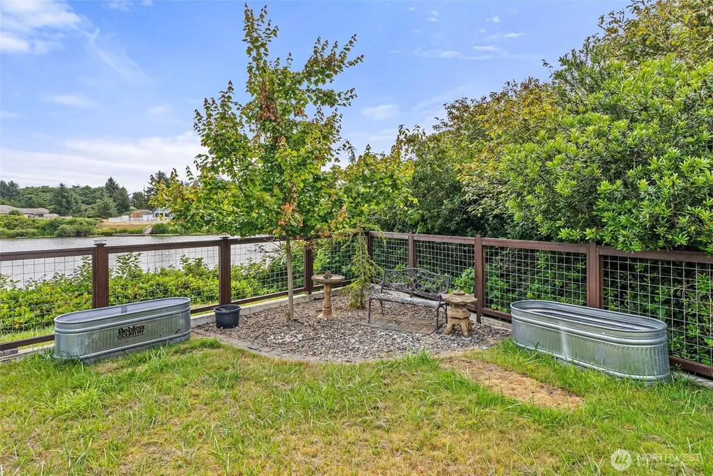 526 Sunset Avenue NE Ocean Shores WA 98569
