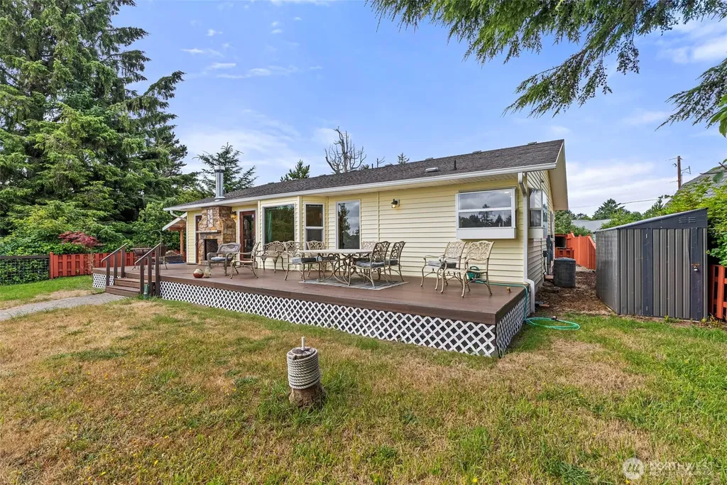 526 Sunset Avenue NE Ocean Shores WA 98569