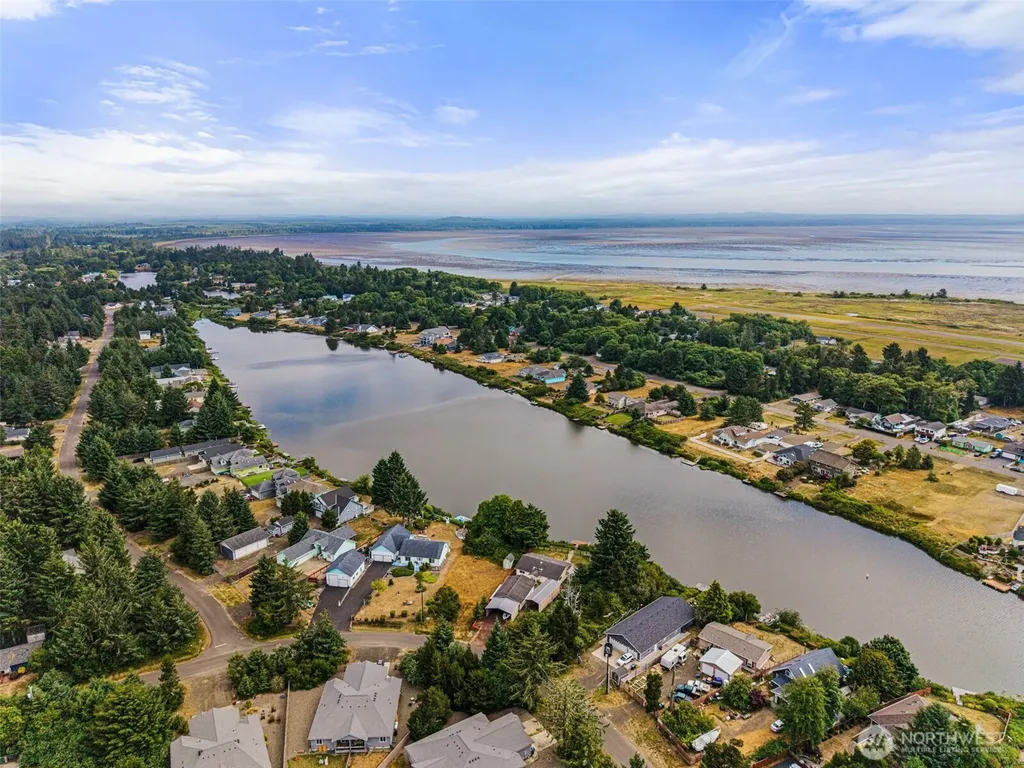 526 Sunset Avenue NE Ocean Shores WA 98569