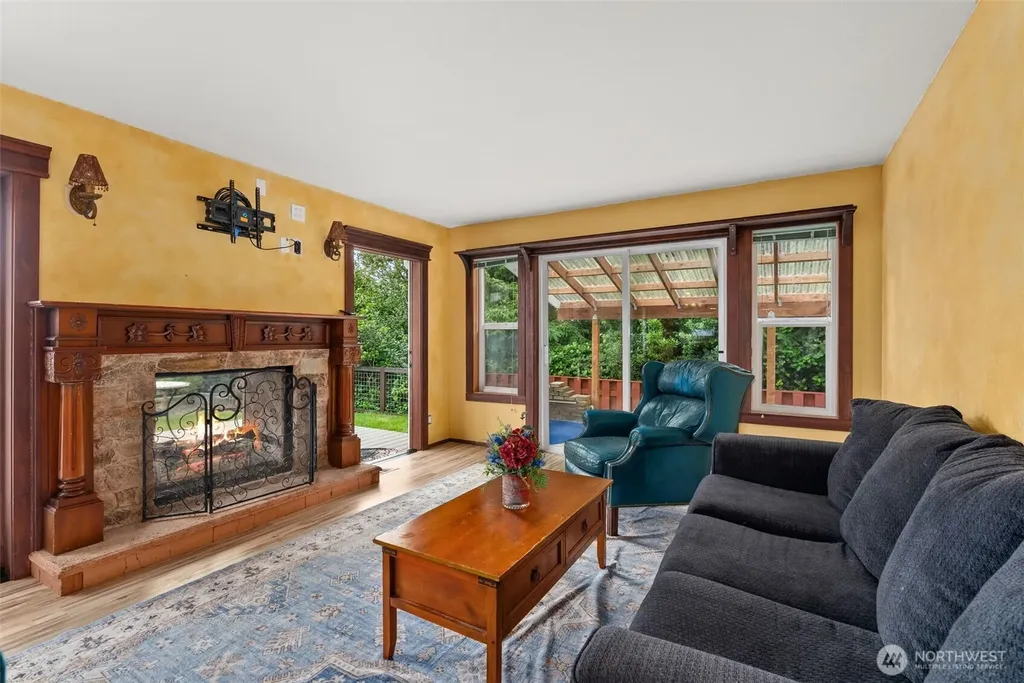 526 Sunset Avenue NE Ocean Shores WA 98569